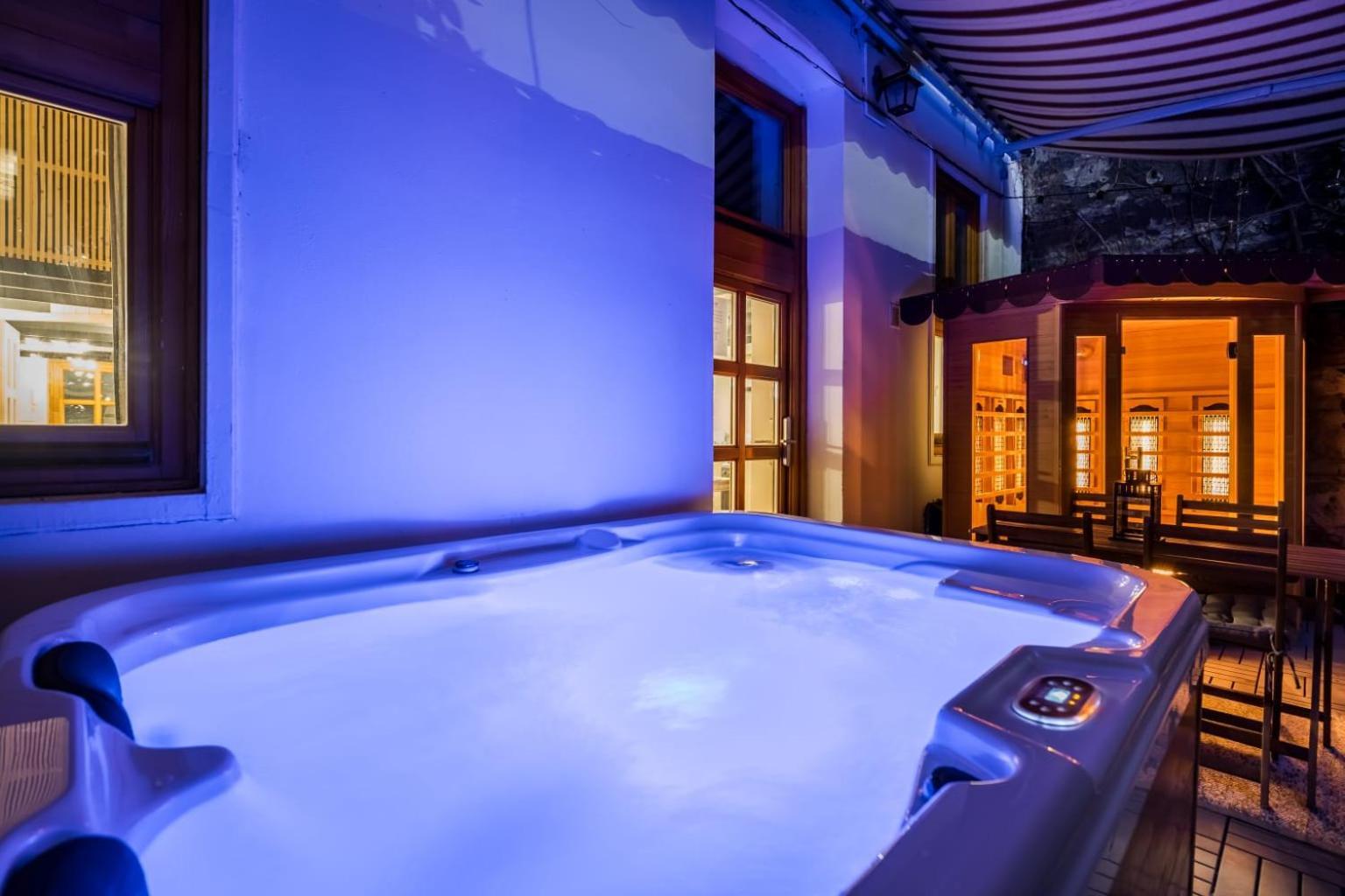 Wellness Wonderland: Garden, Sauna, Jacuzzi In Cbd Budapest Exterior photo