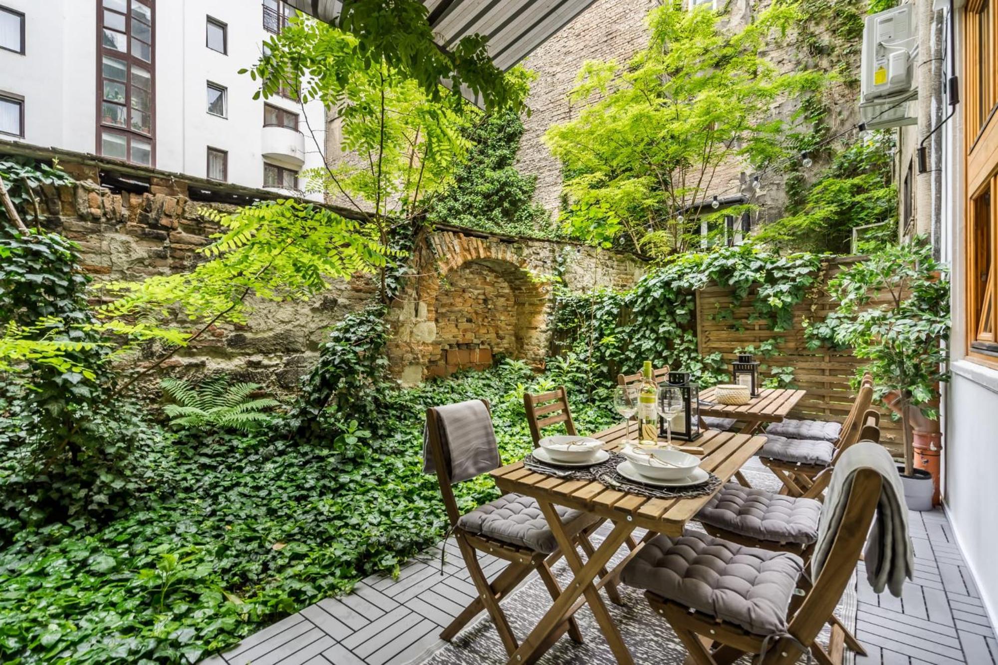 Wellness Wonderland: Garden, Sauna, Jacuzzi In Cbd Budapest Exterior photo