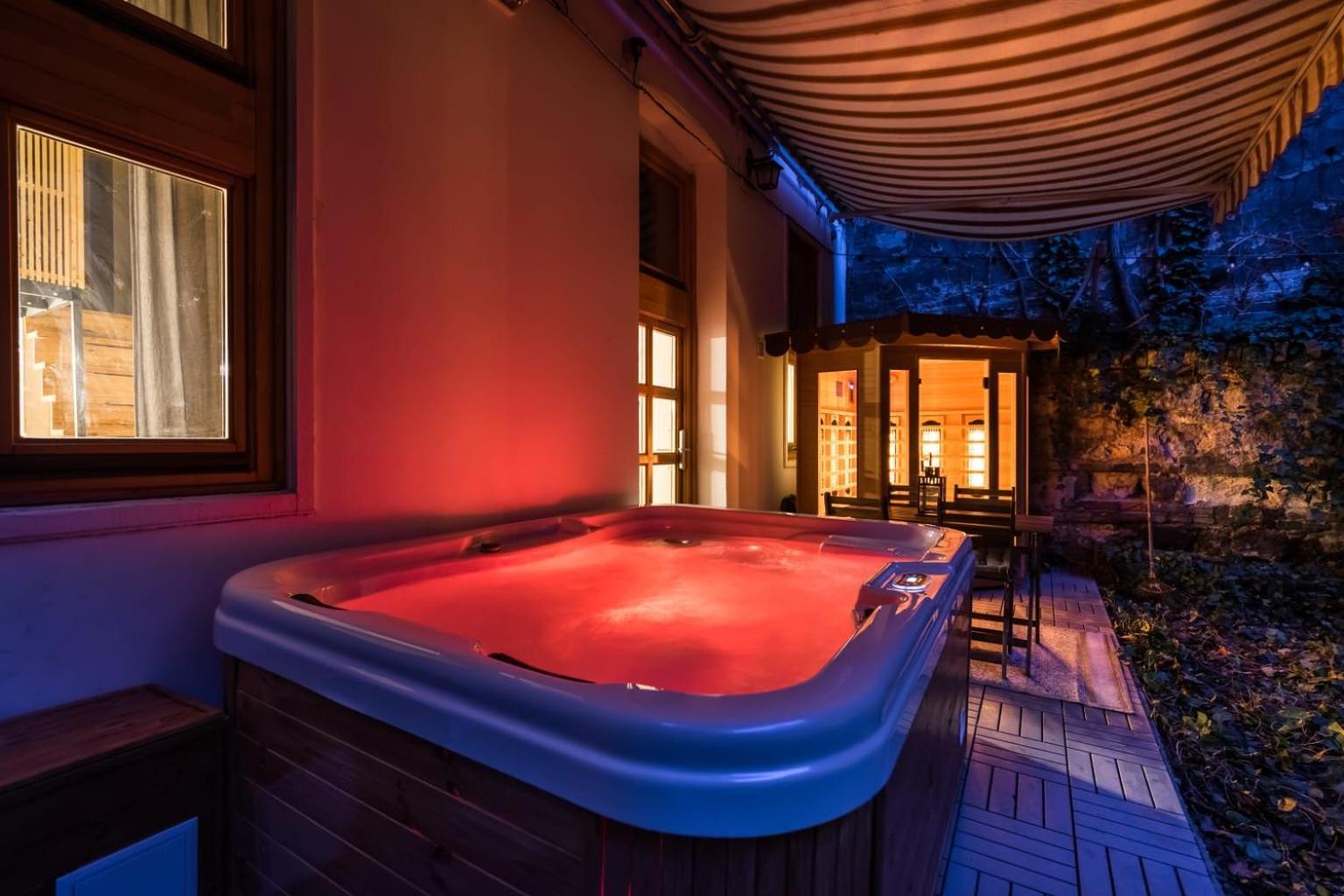 Wellness Wonderland: Garden, Sauna, Jacuzzi In Cbd Budapest Exterior photo